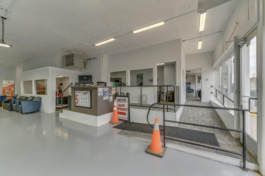 More Photos Of 422-426 E Main St, Trinidad Auto Dealership For Sale