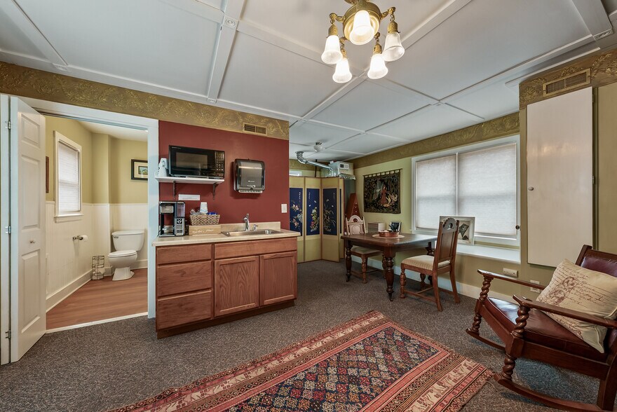 More Photos Of 809 Hall St, Saint Joseph Hospitality For Sale