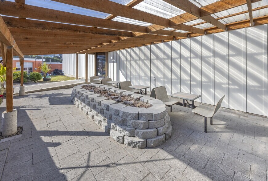 More Photos Of 501 NW Coast St, Newport Restaurant For Sale