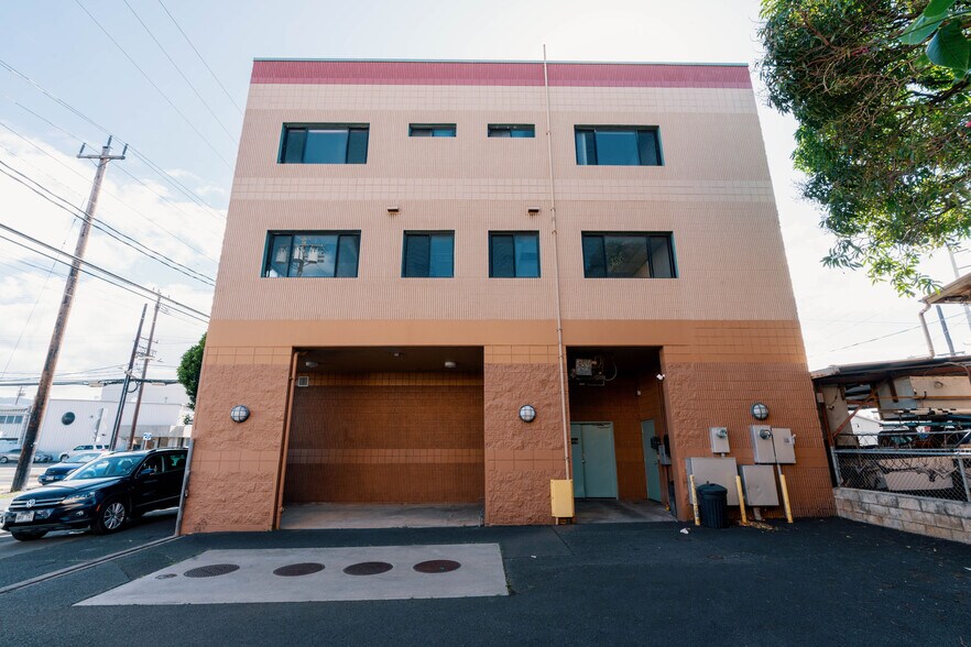 More Photos Of 1709 Kalani St, Honolulu Freestanding For Lease