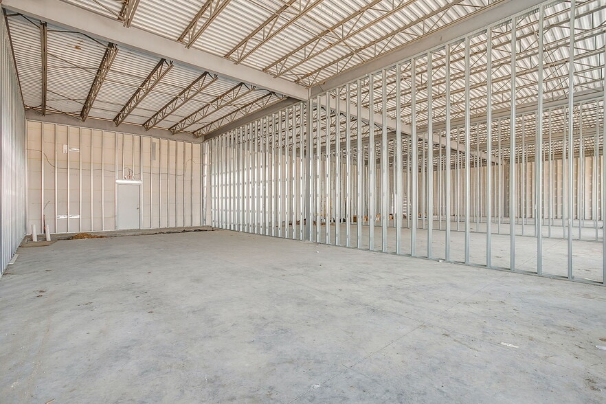 More Photos Of 3300 NE 28th St, Fort Worth General Retail For Lease