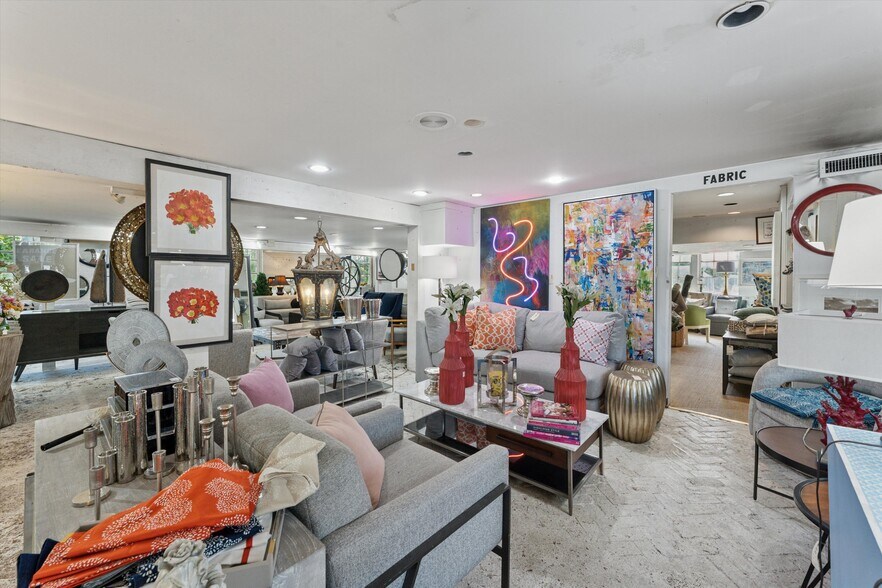 More Photos Of 53 N Sea Rd, Southampton Freestanding For Lease