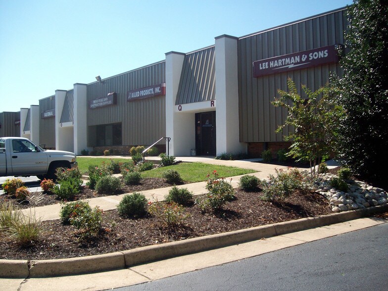 More Photos Of 11861 Canon Blvd, Newport News Distribution For Lease