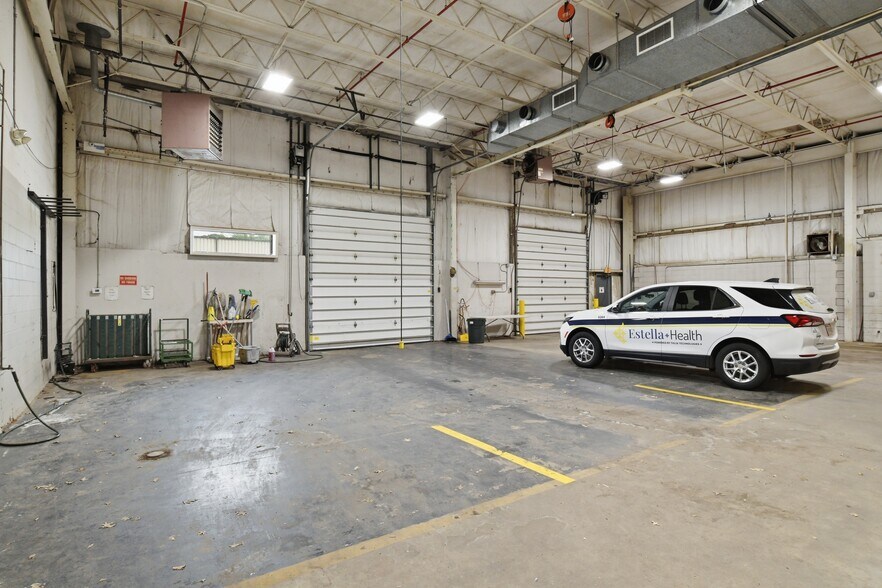 More Photos Of 317 Meadow St, Chicopee Warehouse For Lease