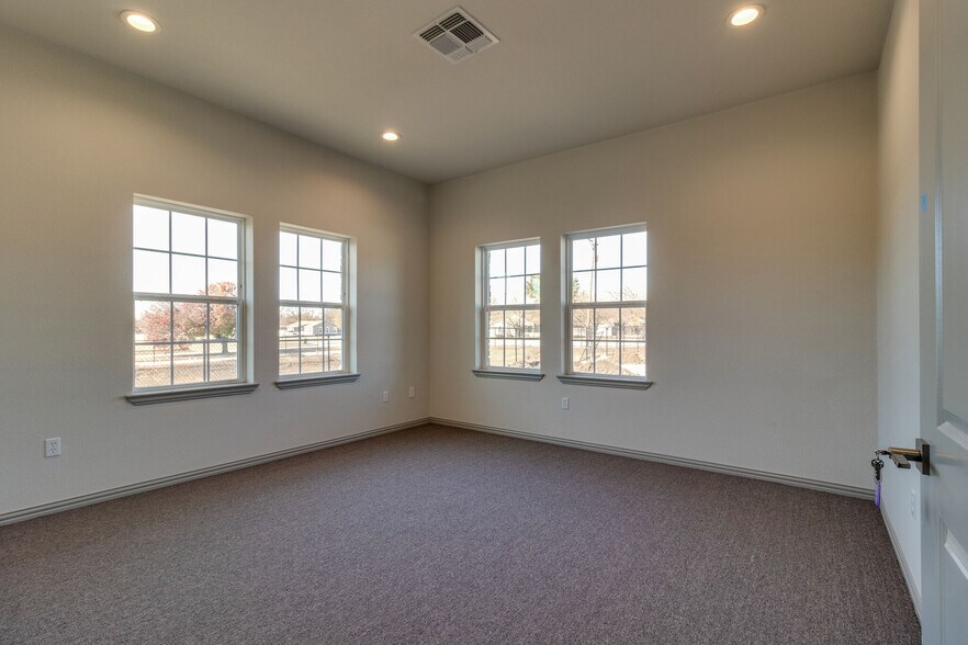 More Photos Of 5802 Watauga Rd, Watauga Medical For Sale