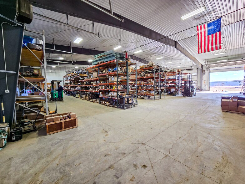 More Photos Of 509 Well St, Williston Warehouse For Lease
