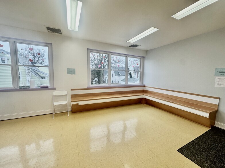 More Photos Of 36 Sherwood Pl, Greenwich Office For Lease