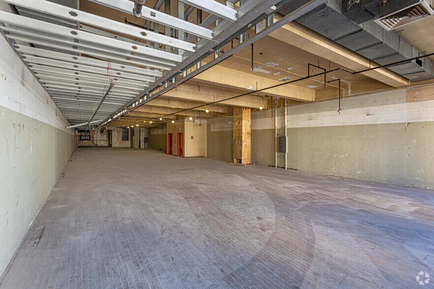 More Photos Of 714 Canal St, New Orleans Storefront Retail Office For Lease