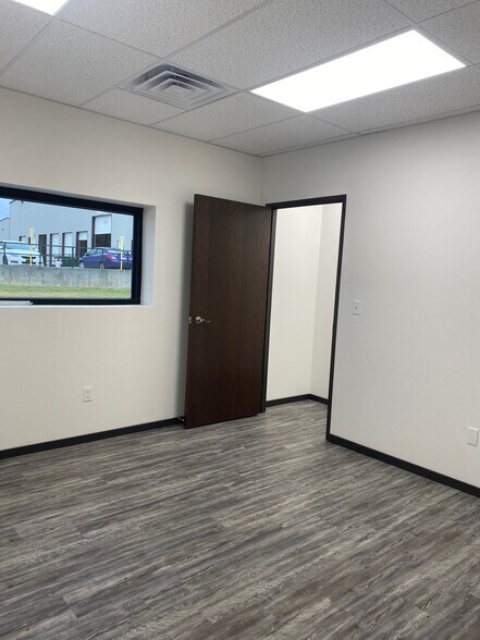 More Photos Of 8409 SW 23rd Pl, Oklahoma City Warehouse For Lease