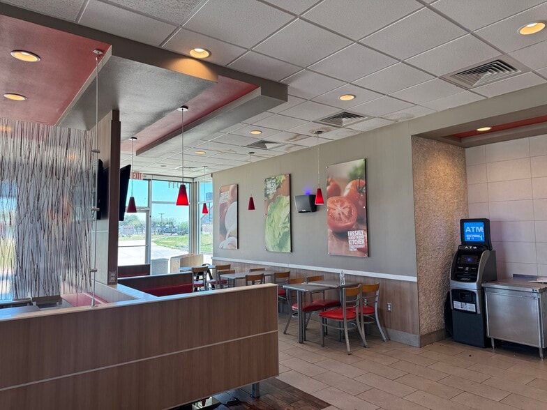 More Photos Of 3030 W Washington St, Stephenville Fast Food For Sale