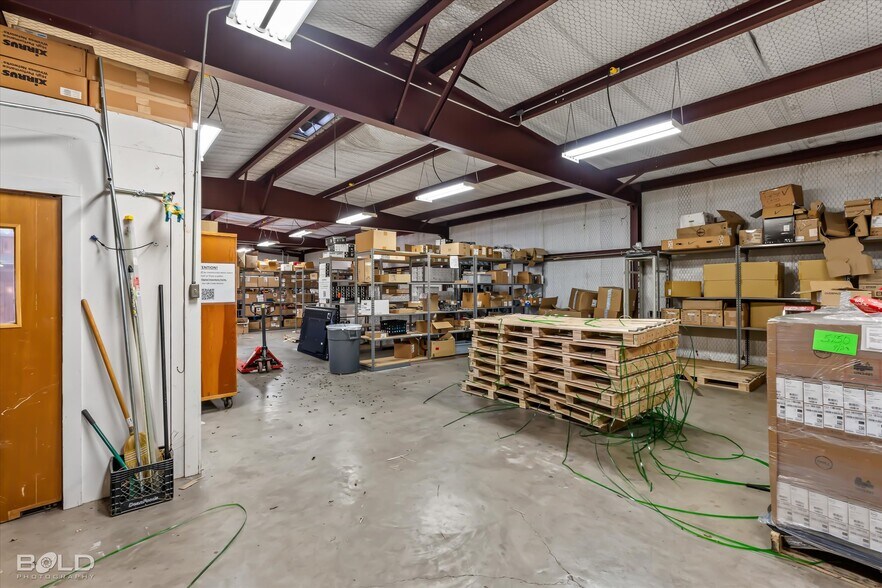 More Photos Of 523 Oxford Rd, Mansfield Office For Sale
