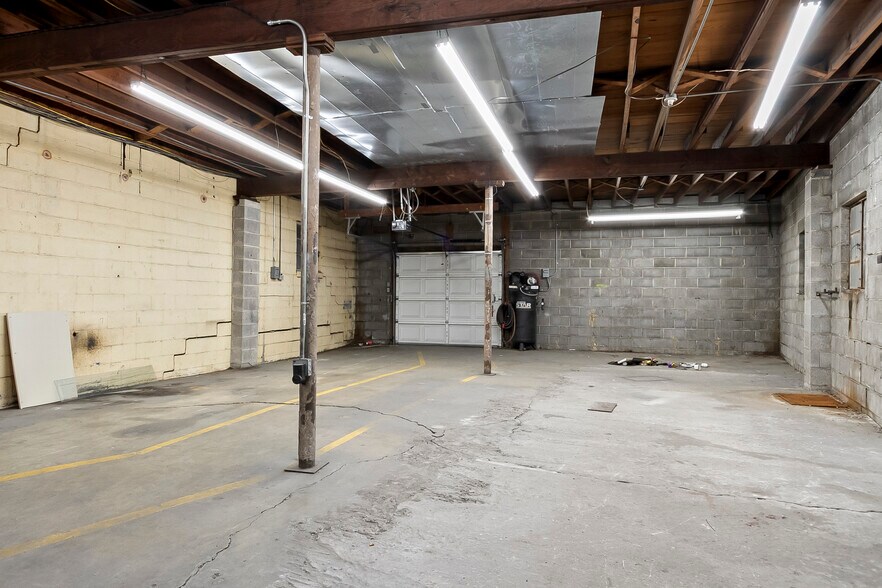 More Photos Of 2300 2nd Ave E, Tuscaloosa Office For Sale
