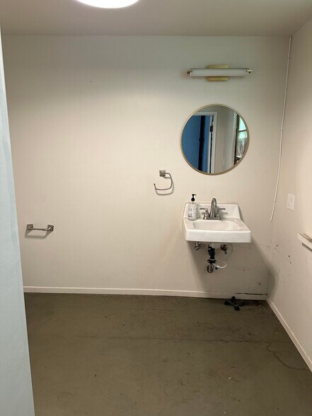 More Photos Of 2315-2325 Jesse St, Los Angeles Warehouse For Sale