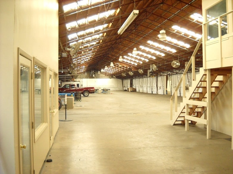 More Photos Of 201 Exposition St, Denton Warehouse For Sale