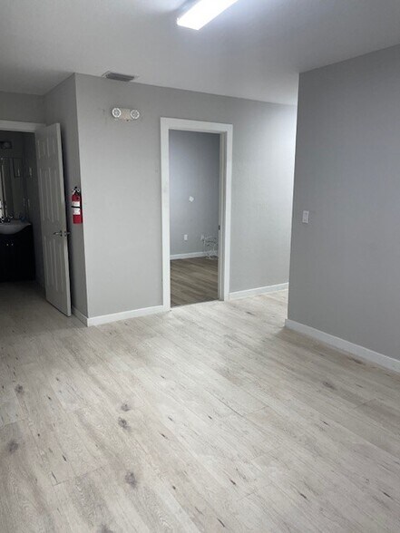 More Photos Of 1030 SE 12th Ct, Cape Coral Warehouse For Sale