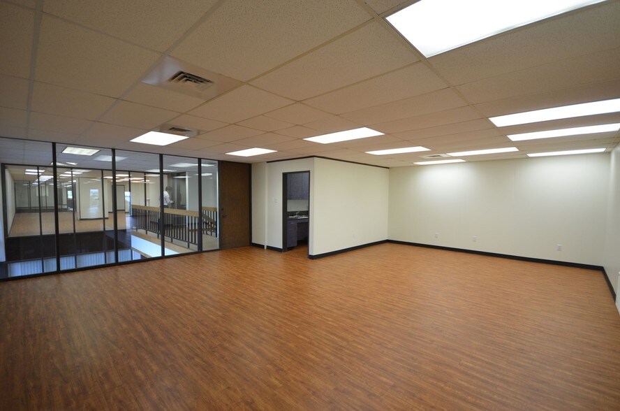More Photos Of 6004 Techni Center Dr, Austin Warehouse For Lease