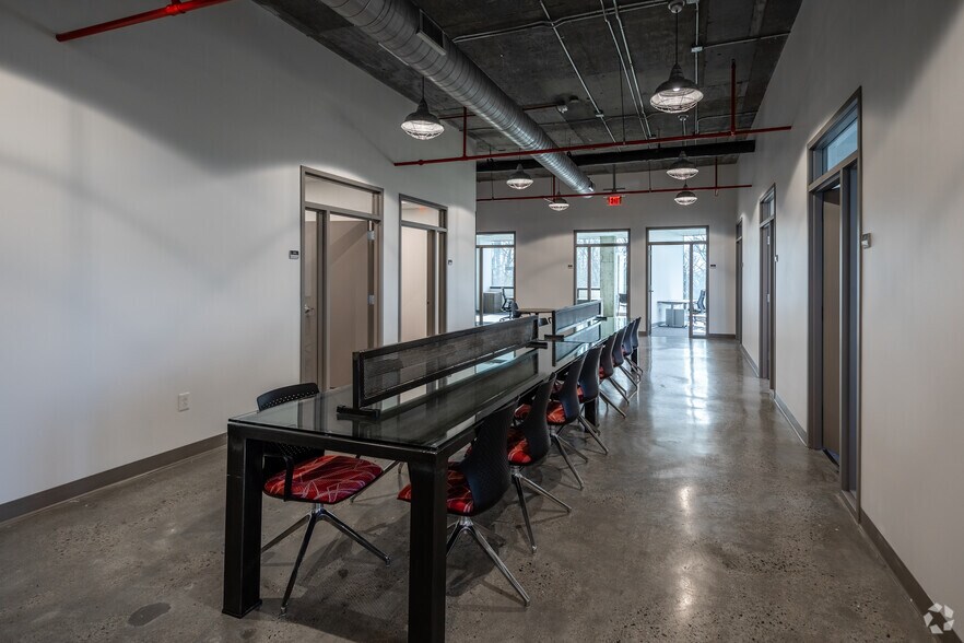 More Photos Of 214 Overlook Cir, Brentwood Office For Sale