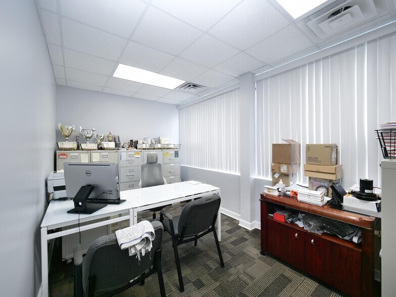 More Photos Of 7300 N Cicero Ave, Lincolnwood Loft Creative Space For Sale