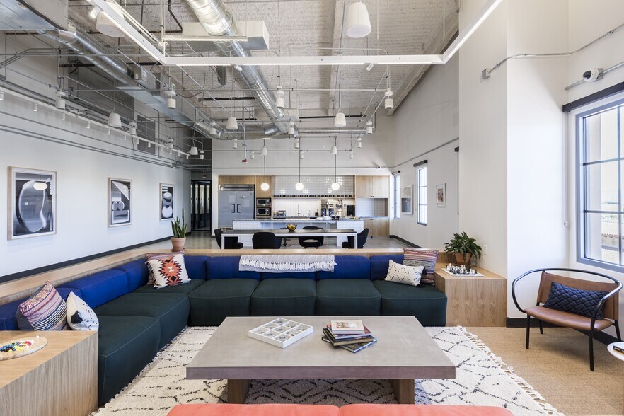 More Photos Of 6543 S Las Vegas Blvd, Las Vegas Office For Lease