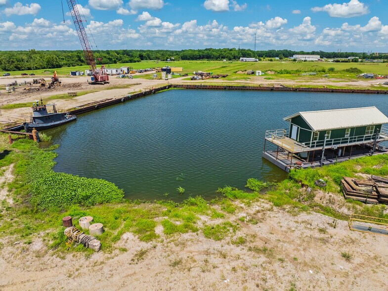 More Photos Of 6813 Bayou Black Dr, Gibson Industrial For Sale