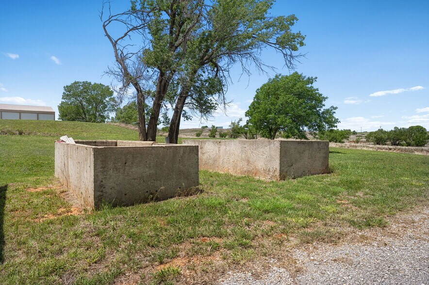 More Photos Of 10277 N 2130 Rd, Foss Convenience Store For Sale