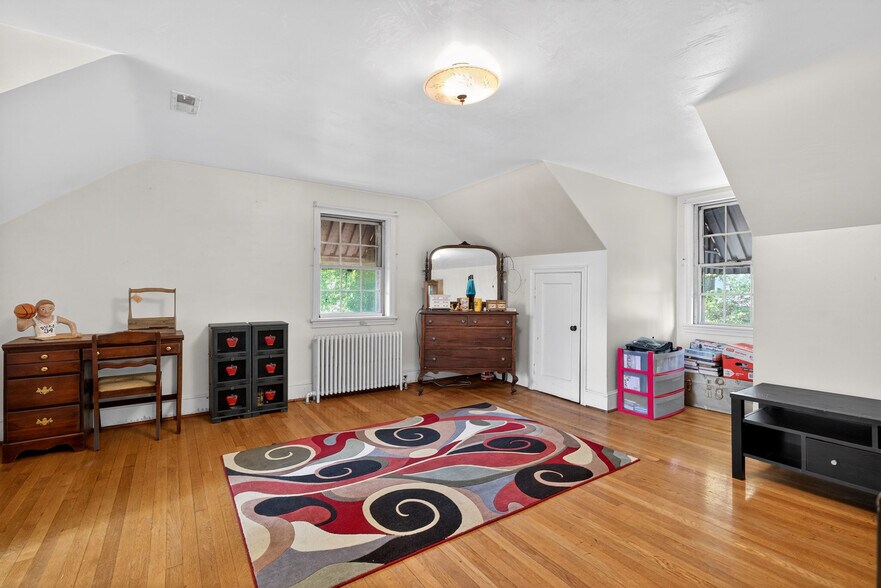 More Photos Of 2870 King William Ave, West Point Flex For Sale