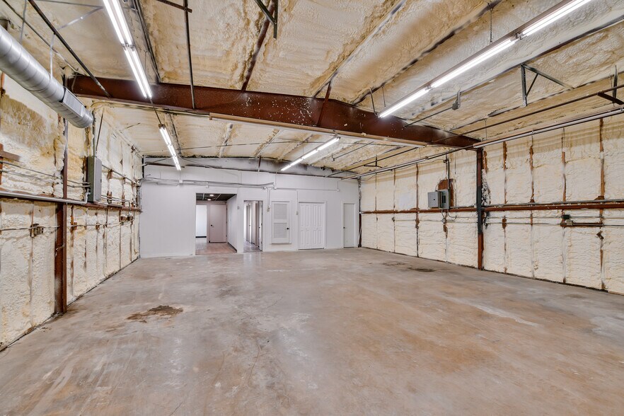 More Photos Of 3115 Sabine St, Forest Hill Warehouse For Sale