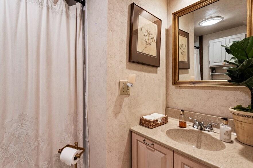 More Photos Of 1038-1056 Main St S, Woodbury Apartments For Sale