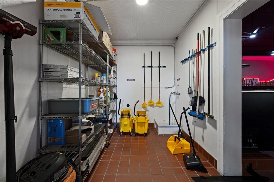 More Photos Of 917 Whittier Blvd, Montebello Storefront For Sale