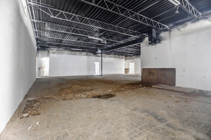 More Photos Of 7471 Marvin D Love Fwy, Dallas General Retail For Sale