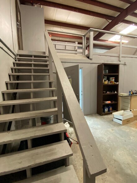 More Photos Of 708 Lakeside Dr, Mobile Research And Development For Sale