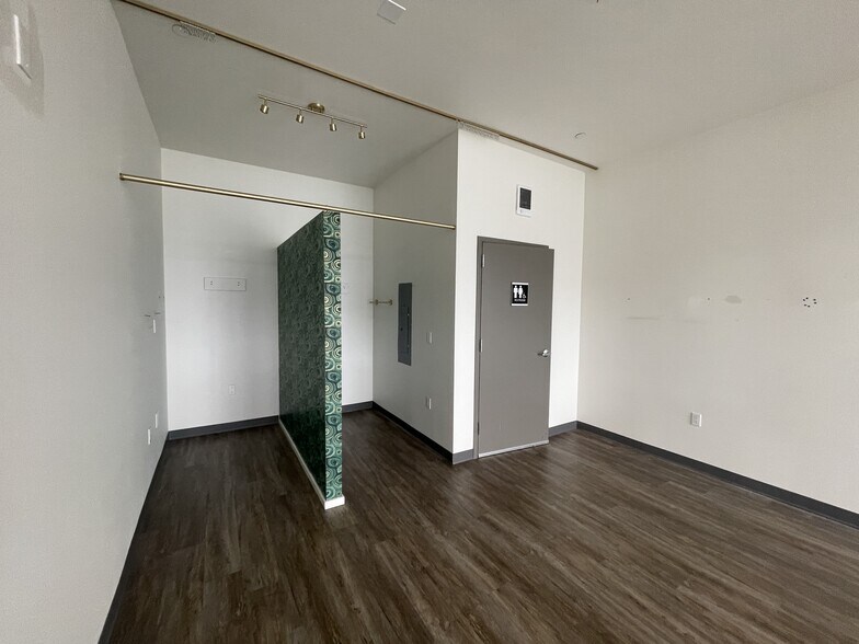 More Photos Of 2025 NE 42nd Ave, Portland Apartments For Lease