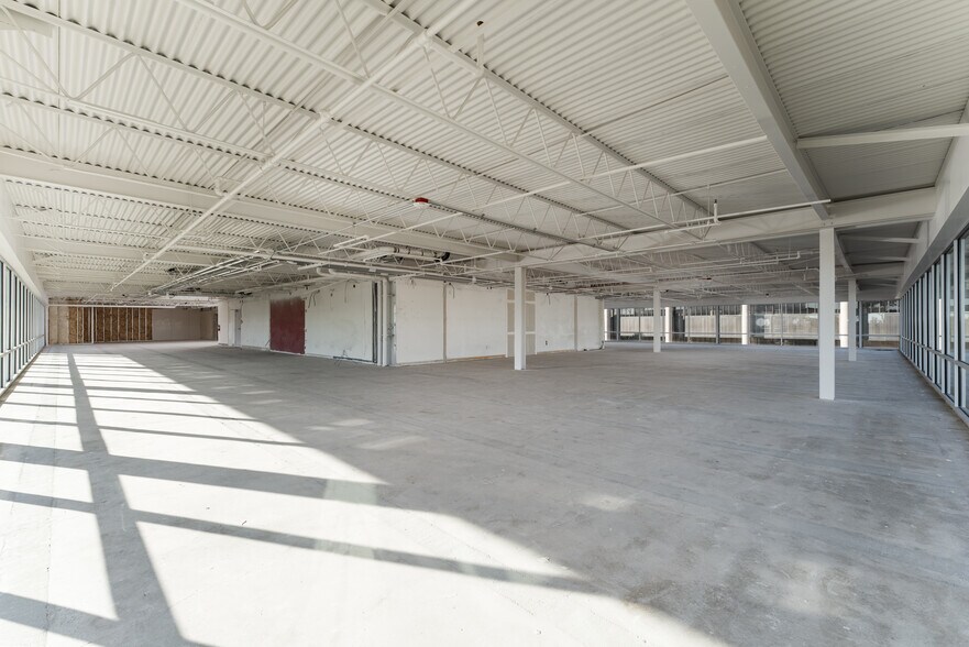 More Photos Of 130 Robin Hill Rd, Goleta Loft Creative Space For Lease