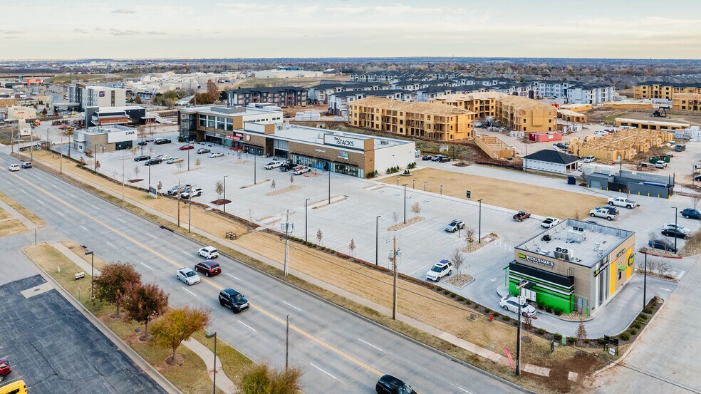 More Photos Of 12708 NW 10th St, Yukon Restaurant For Lease