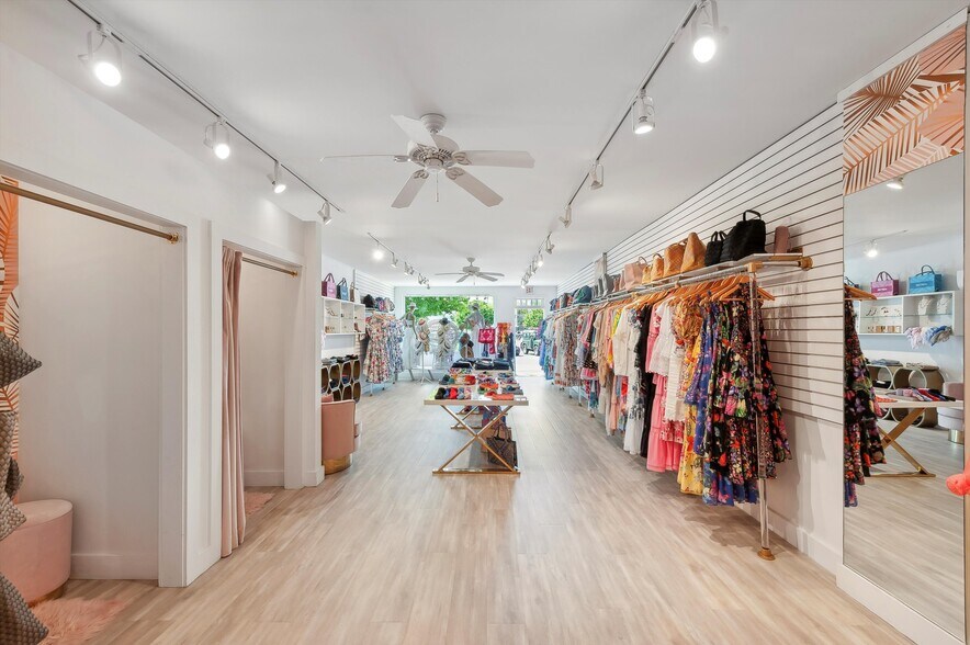 More Photos Of 32 Park Pl, East Hampton Storefront For Lease