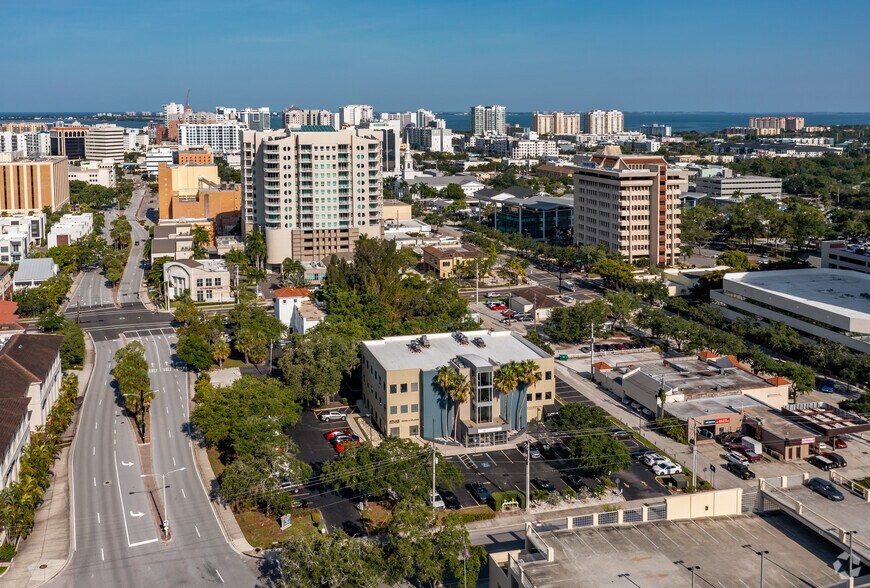More Photos Of 22 S Links Ave, Sarasota Office For Lease
