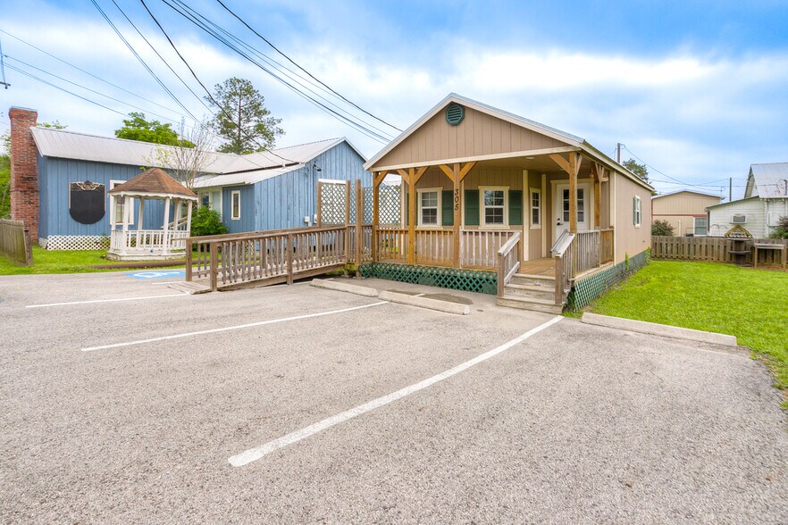 More Photos Of 308 John A Butler, Montgomery Freestanding For Sale