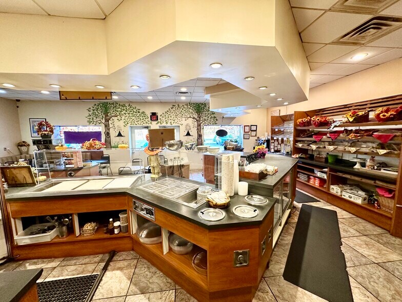 More Photos Of 136-154 Rifle Camp Rd, Woodland Park General Retail For Sale