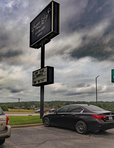 More Photos Of 210 Jan Howard Expy, West Plains Restaurant For Sale