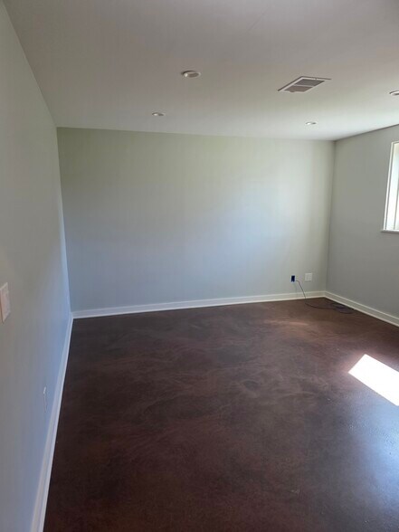 More Photos Of 9213 First St, Baroda Office For Lease