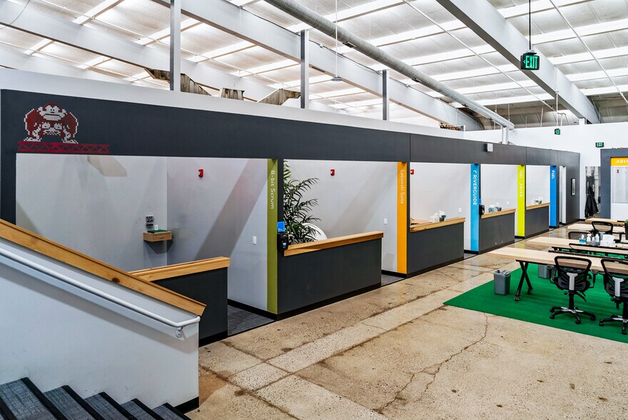 More Photos Of 400 W Maple Rd, Troy Office For Sale