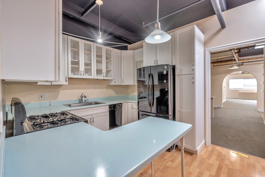 More Photos Of 74 Digital Dr, Novato Warehouse For Sale