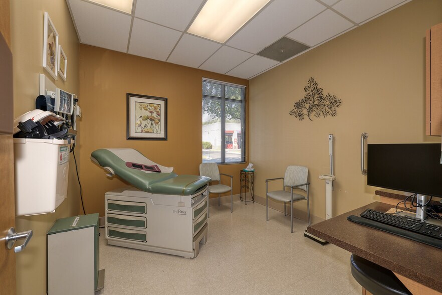 More Photos Of 1048-1054 Norwood Ln, Bartlett Office For Sale