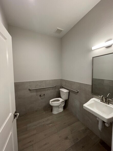 More Photos Of 2951 FM 1460, Georgetown Office For Sale