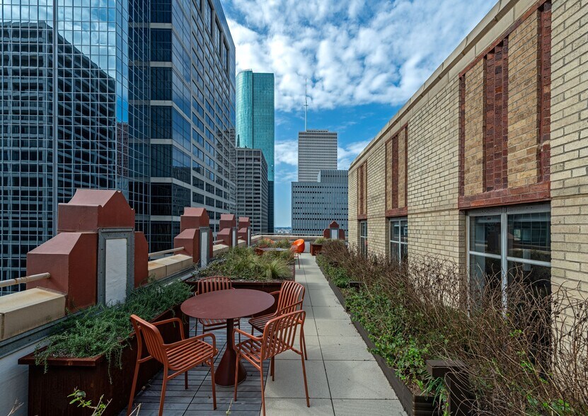 More Photos Of 1001 McKinney St, Houston Office Residential For Sale