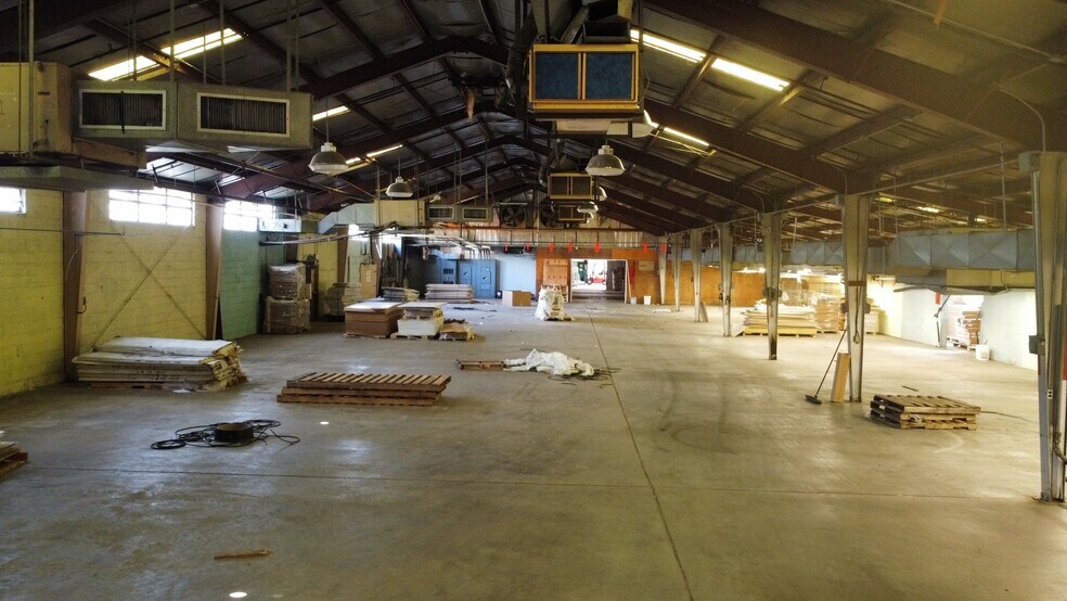 More Photos Of 2615 Elmhurst Ln, Portsmouth Warehouse For Lease