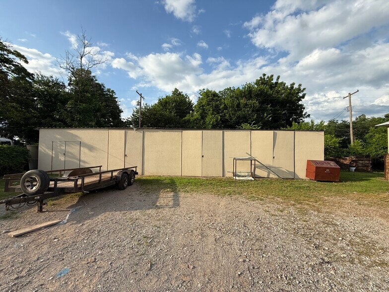 More Photos Of 1128 SW 17th St, Oklahoma City Warehouse For Sale