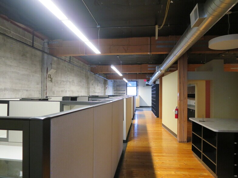 More Photos Of 307 SE Hawthorne Blvd, Portland Loft Creative Space For Sale