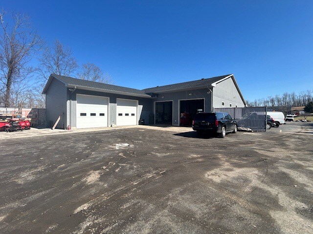 Primary Photo Of 8 Kemah Lake Rd, Branchville Auto Dealership For Lease
