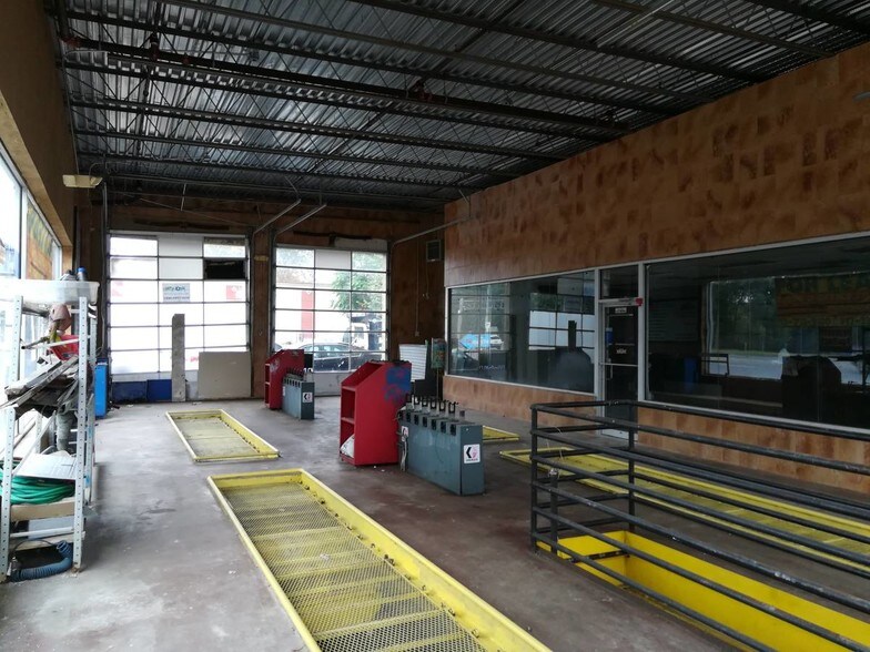 Primary Photo Of 693 Peninsula Blvd, Hempstead Auto Repair For Sale